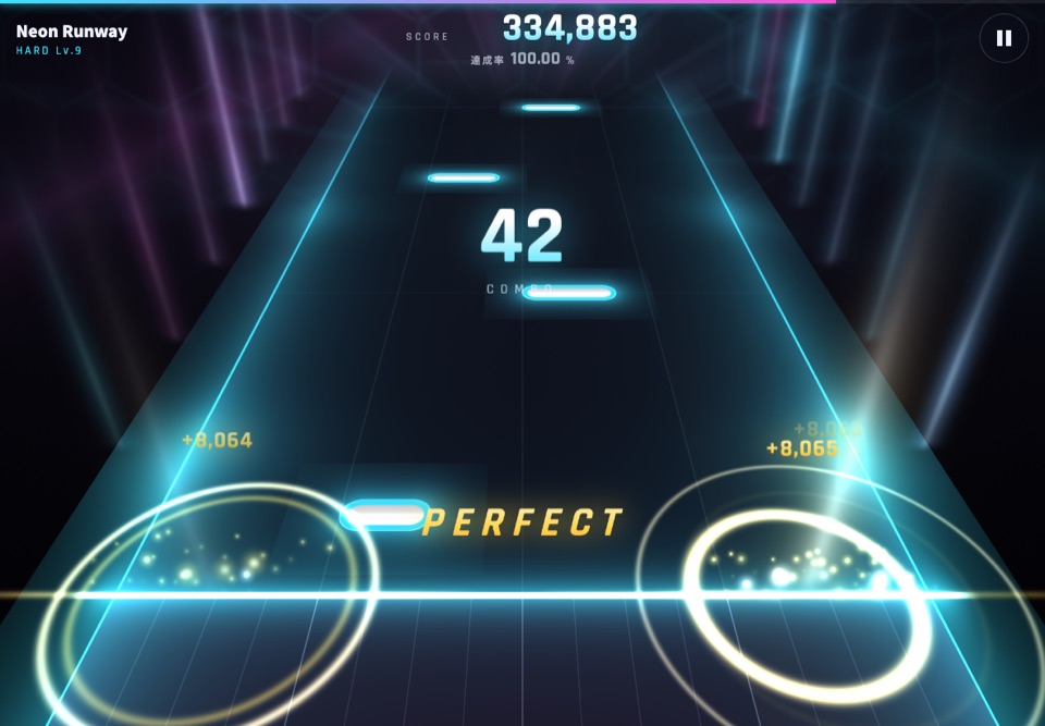 PRISM BEAT の遊んでいる画面。光の道を流れてくる光に合わせてたたく
